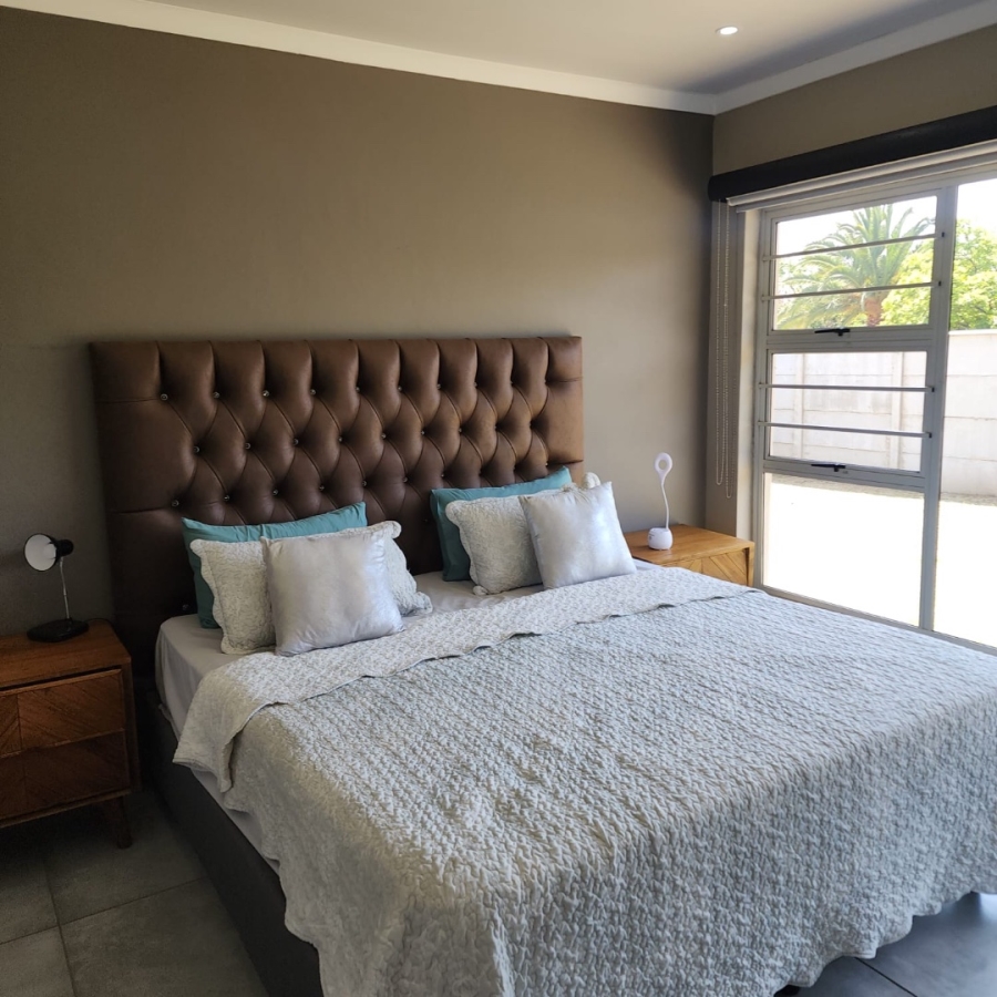 5 Bedroom Property for Sale in Langenhovenpark Free State